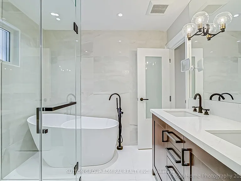 47 Waterloo Ave — Photo 33