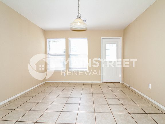 5th image of 1105 Edinburg Dr