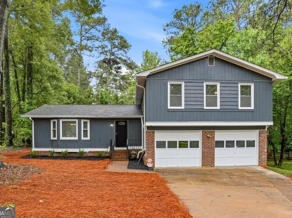 5323 Rockborough Trl, Stone Mountain, GA 30083
