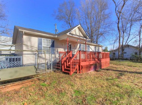 4th image of 2321 Cedar Ln