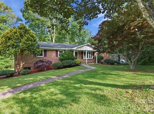 123 Castleton Ln, Hendersonville, NC 28791