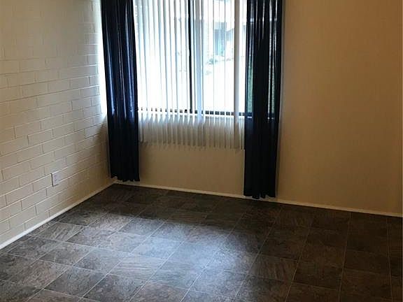 3rd image of 2106 Kanawha Blvd E APT 116