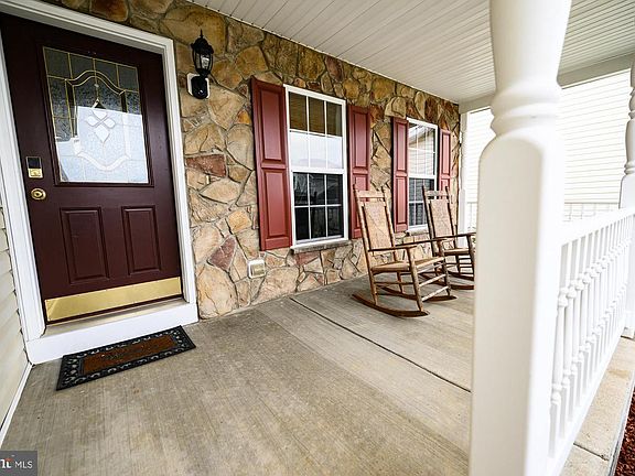 4th image of 21 Carlsbad Dr