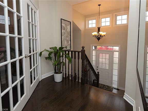 2nd image of 1024 Upper Thames Dr