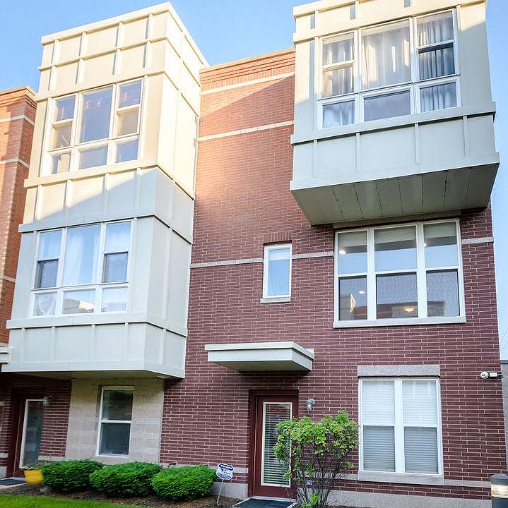 1st image of 3224 N Kilbourn Ave Unit 14