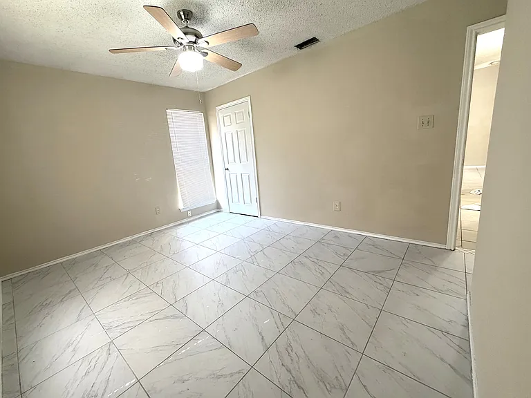 2032 Redwing Way — Photo 11