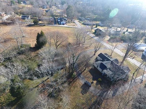 3rd image of 115 Forrest St