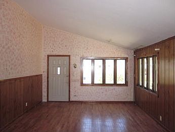 4th image of 1713 Queens Ct