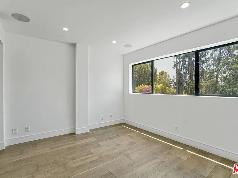1447 N Martel Ave #4 — Photo 7
