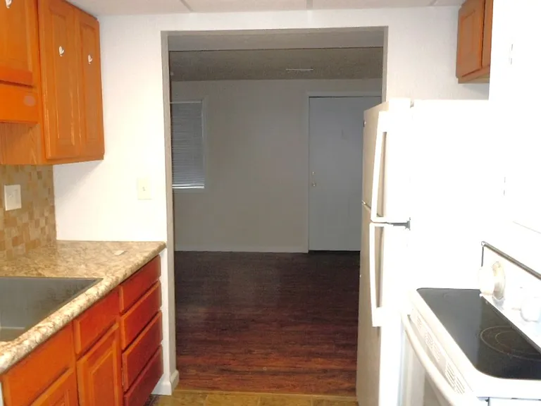 137 Sandridge Dr — Photo 6