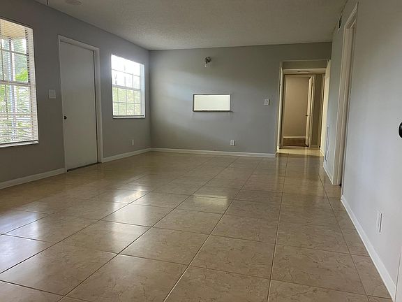 4th image of 317 SE 11th Avenue #D