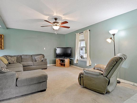 4th image of 11437 Pinehurst Pl