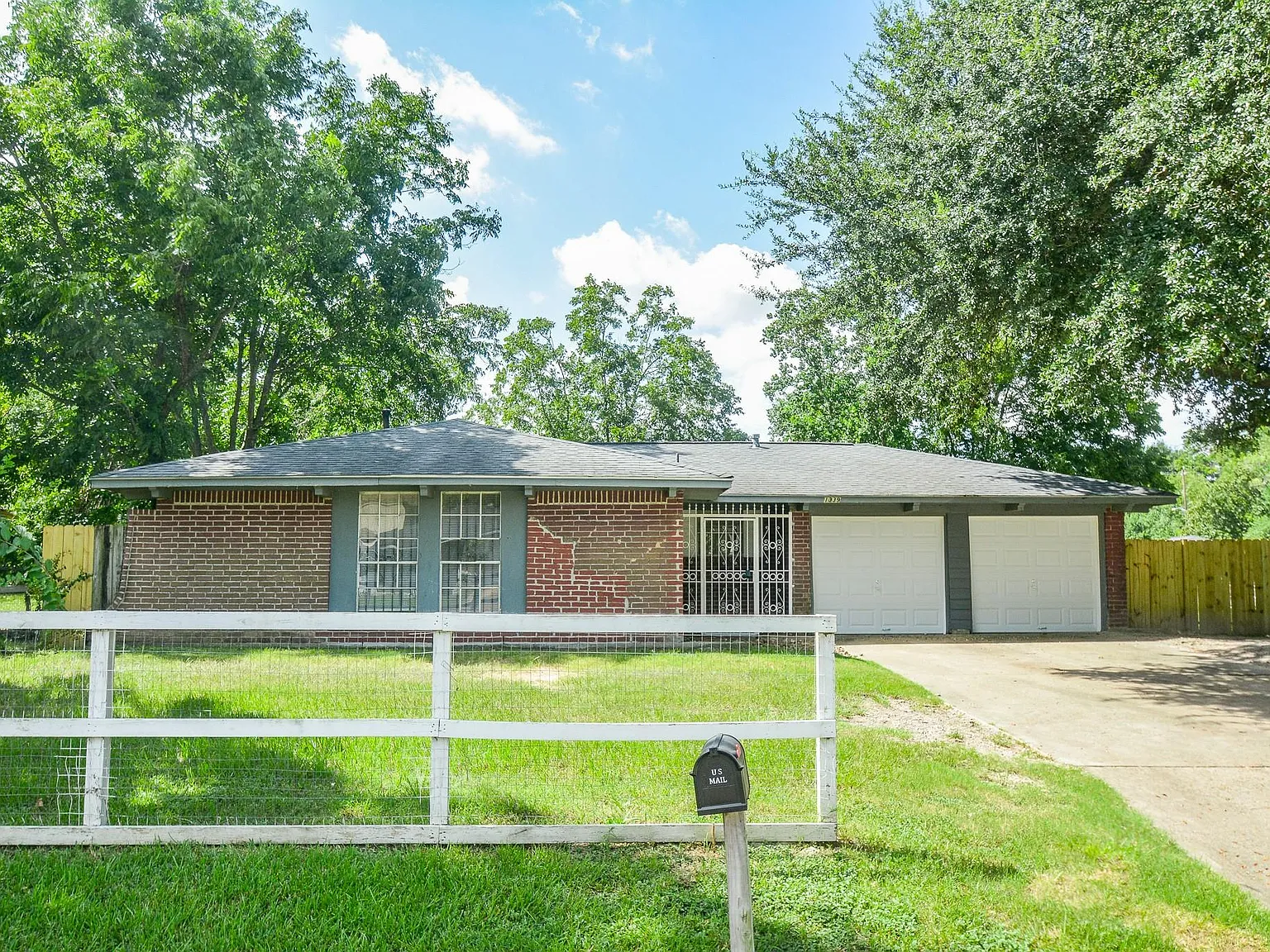 3 bed, 1.5 bath, 1050 sqft, $1,450 — Photo 2