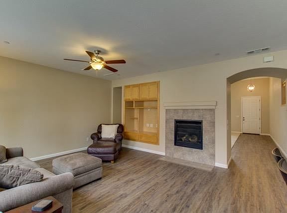 4th image of 630 Farrington Ln