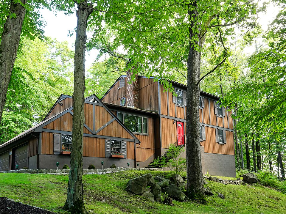 1st image of 17 William Puckey Dr