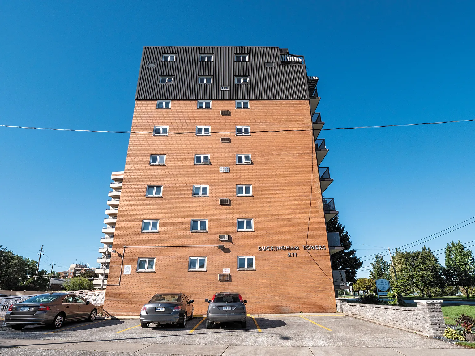 Buckingham Tower Apartments — Photo 4