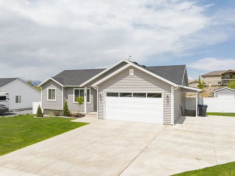 575 E Canyon Rim Rd — Photo 2