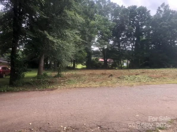 2507 Pacer Ln, Statesville, NC 28677