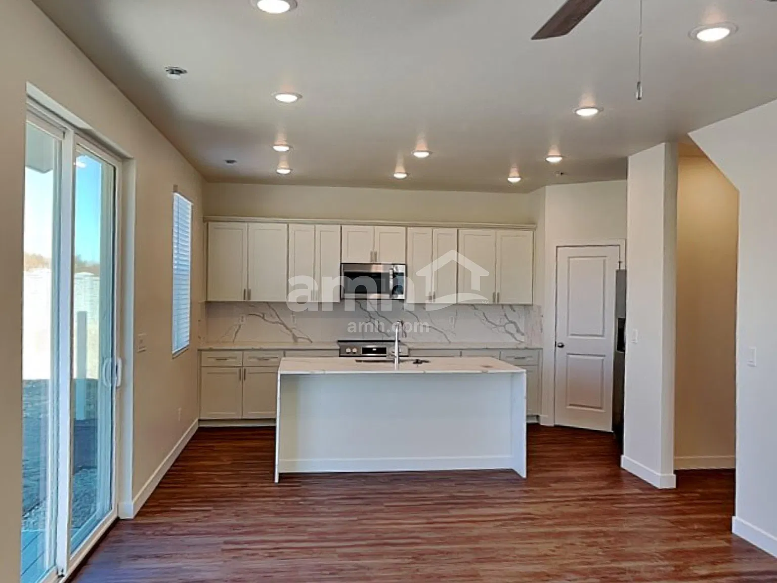6 bed, 3.5 bath, 2451 sqft, $3,000 — Photo 3