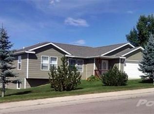 815 Ridgeview St, Belle Fourche, SD 57717