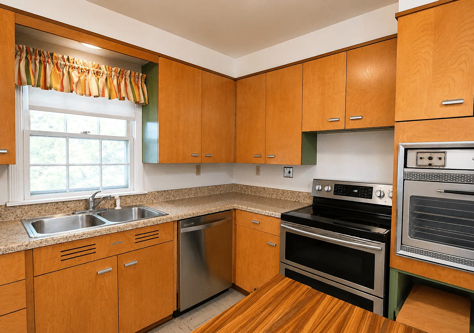 Webb Apartments — Photo 4