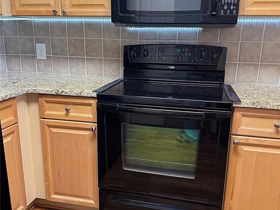 4th image of 2310 Village Blvd SE