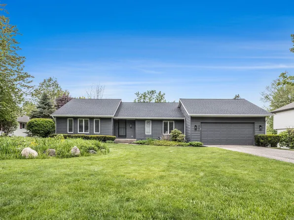 3521 S Applecrest Ct SE, Ada, MI 49301