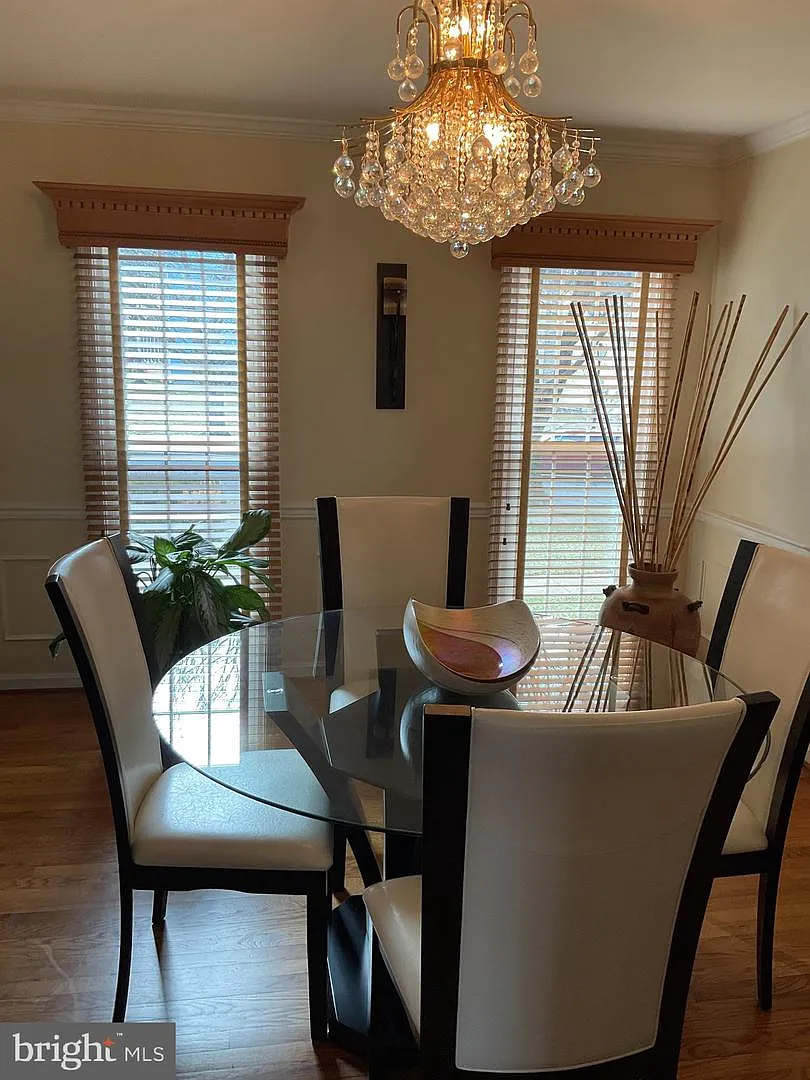 6 bed, 3.5 bath, 2716 sqft, $4,675 — Photo 4