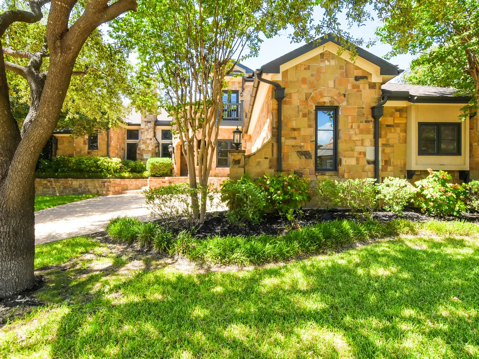 4 bed, 3767 sqft, $6,000 — Photo 3