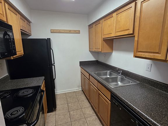 4th image of 3249 Creekside Dr #1
