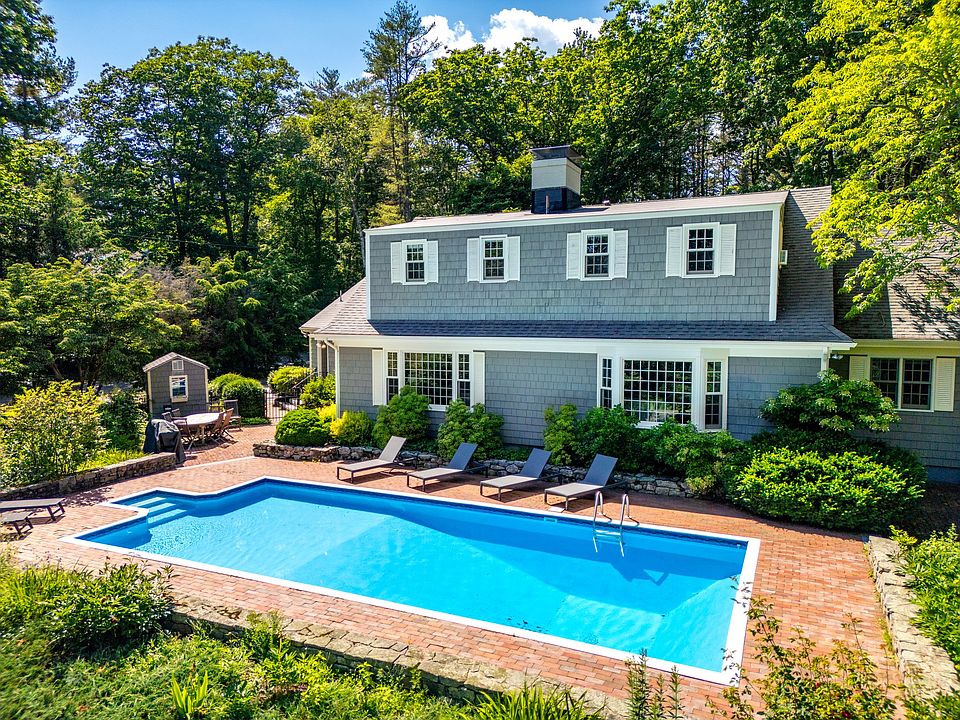 1st image of 10 Spruce Ln
