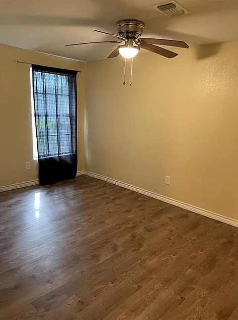 706 Harris Ave — Photo 2