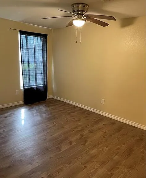 706 Harris Ave — Photo 2