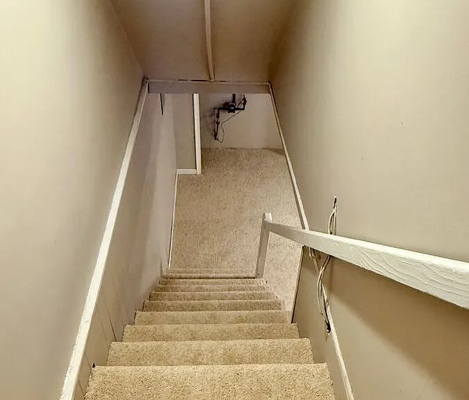 1074 N Academy Ave — Photo 16