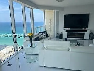 La Perla Condo — Photo 1