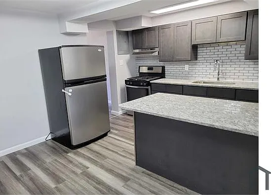3 bed, 1100 sqft, $2,000 — Photo 2