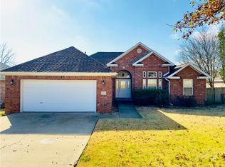 2709 SW 8th St, Bentonville, AR 72712