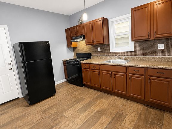 5th image of 814 S 16th St #1