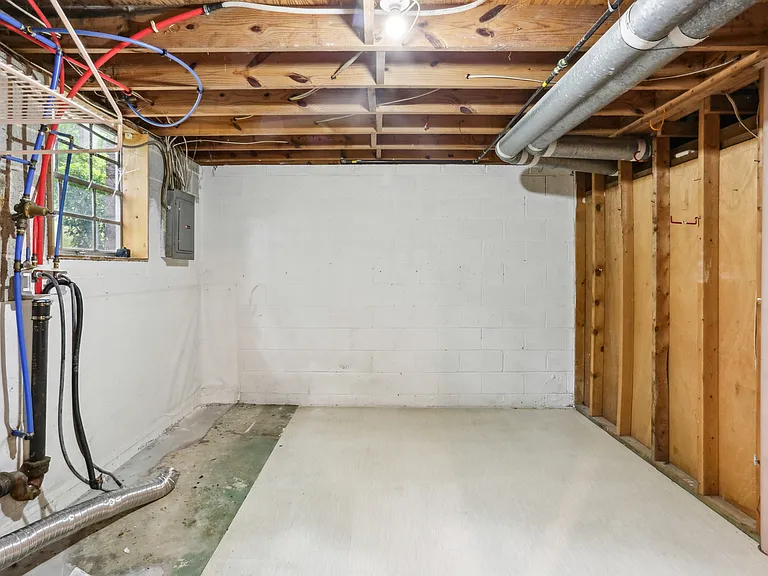 3319 Charlotte Cir SE — Photo 29