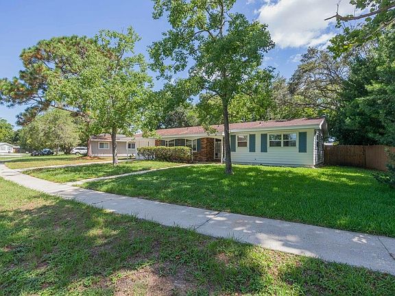 2nd image of 218 Cotorro Ln