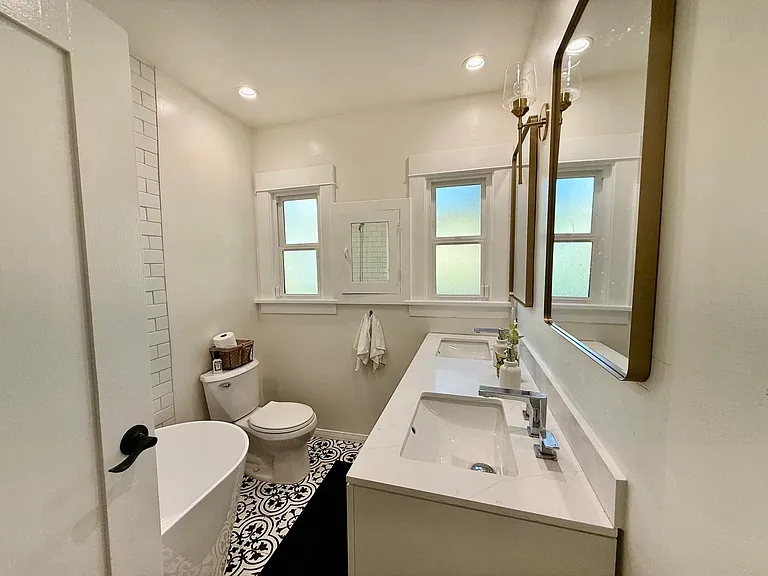 7945 Caldwell Ave — Photo 8