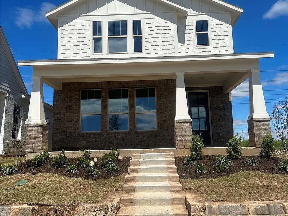 933 Carnation Dr