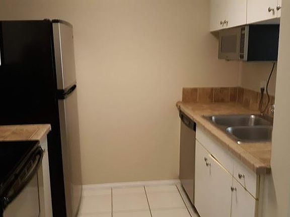 2nd image of 3405 Winkler Ave APT 210
