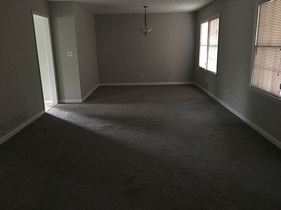 3rd image of 105 Thornton Dr