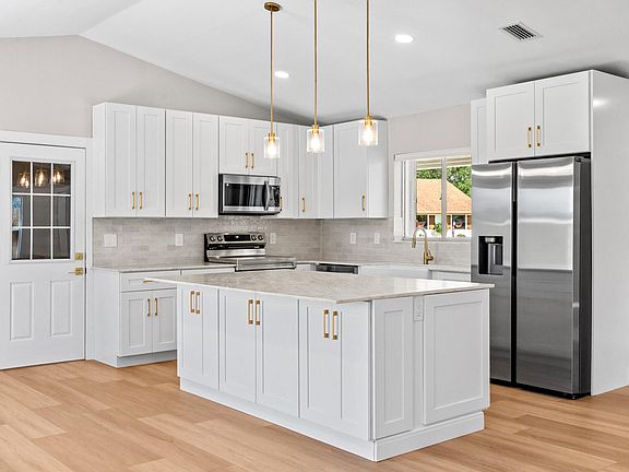 2nd image of 74 Vista Del Rio