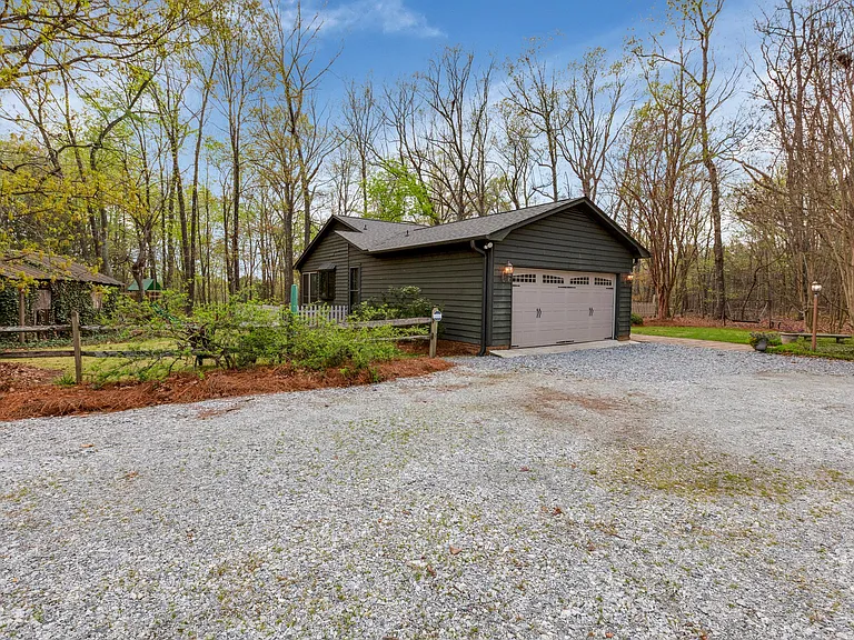 4841 Jordan Rd — Photo 9