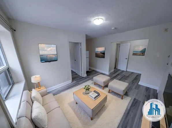 22 Robina Ave #5, Toronto, ON M6C 3Y6