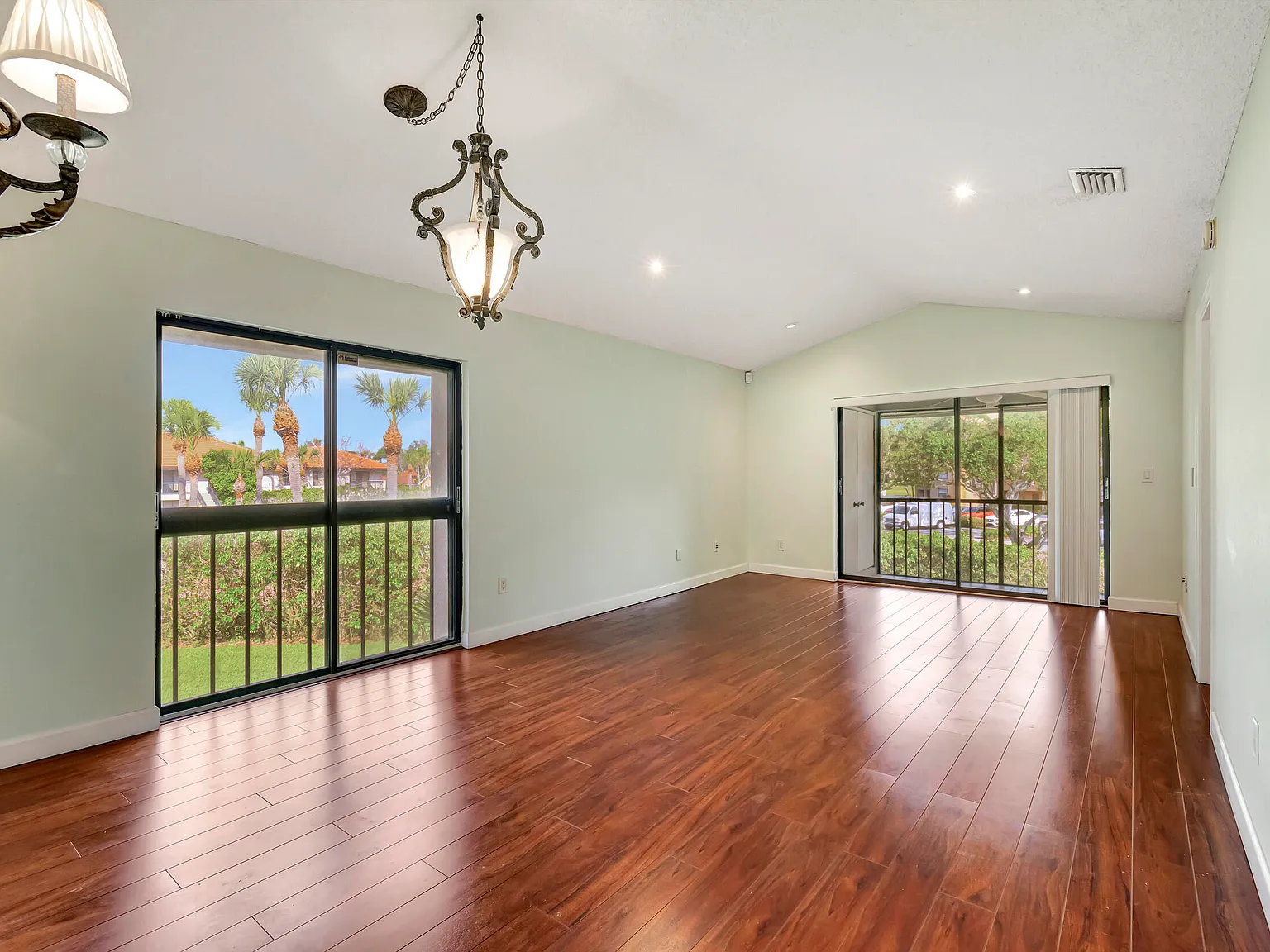 2 bed, 2.0 bath, 1200 sqft, $2,600 — Photo 1