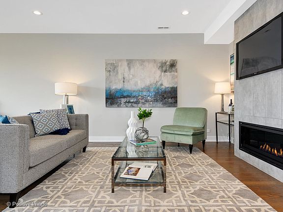 4th image of 2508 N Greenview Ave #2