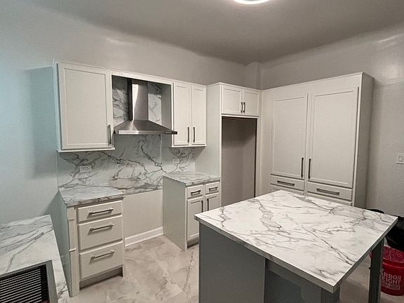 3rd image of 1141 S Central Park Ave